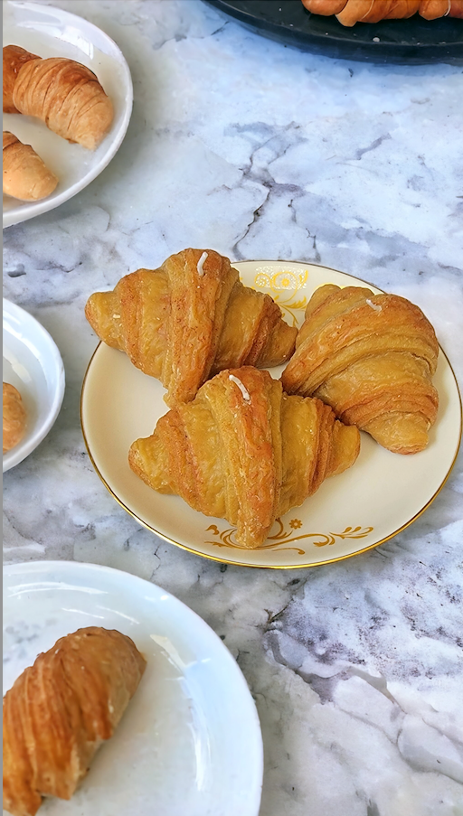 Golden Butter Croissant Candle (Sold Separately)