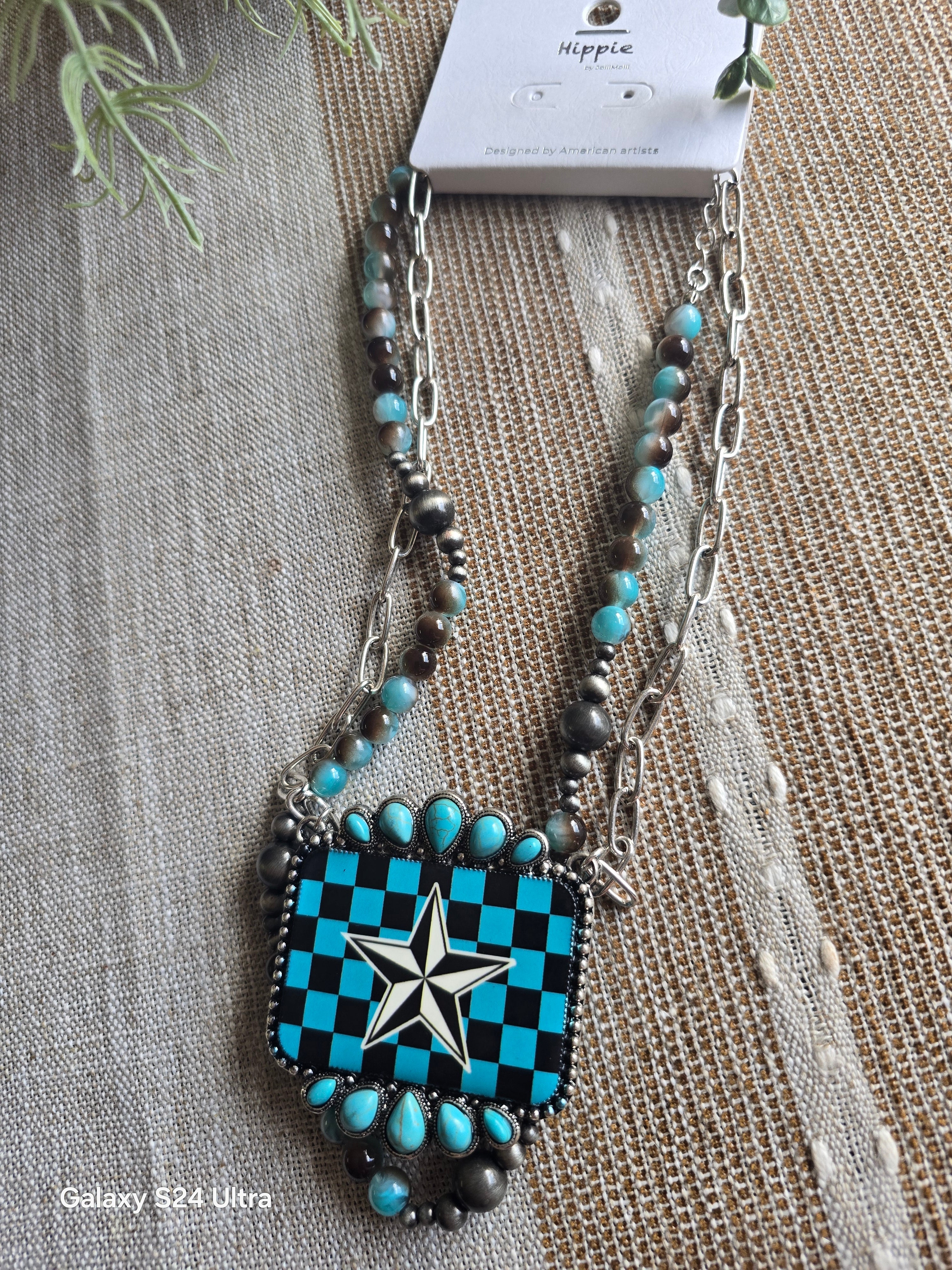 Punchy Star necklace 2 layers