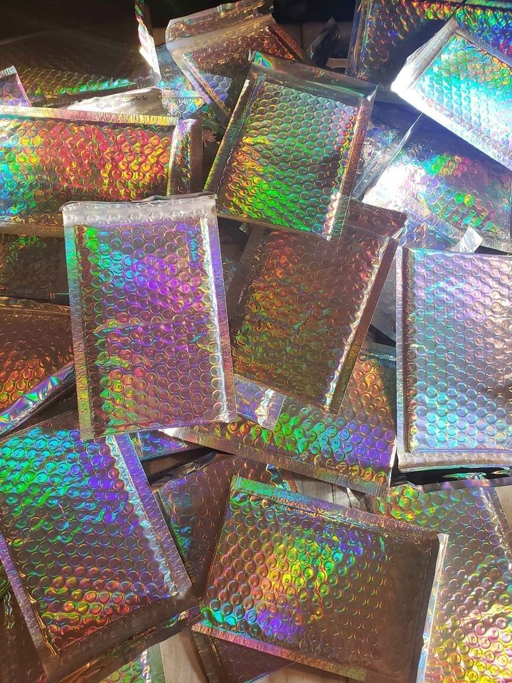 Silver Holographic Metallic Bubble Mailers Size 8.5x12 Padded Envelopes